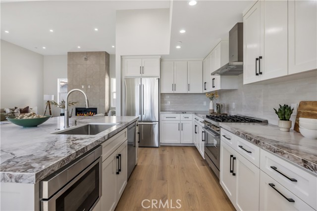 2405 Mathews Avenue, Redondo Beach CA: https://media.crmls.org/medias/b23a2f1d-6802-47a3-90c1-bd919efdb60f.jpg