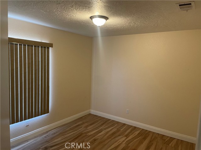 Detail Gallery Image 5 of 8 For 16491 Silica Dr, Victorville,  CA 92395 - 3 Beds | 2 Baths