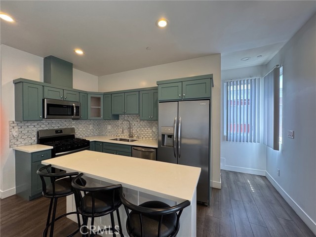 1737 1/2 Magnolia Avenue, Los Angeles CA: https://media.crmls.org/medias/b23b6a54-28c7-4431-9b8b-b71eee2f6718.jpg