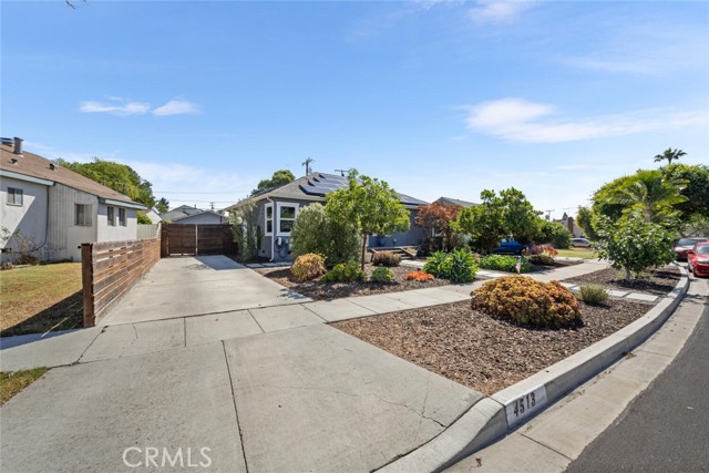 4513 E Cervato Street, Long Beach CA: https://media.crmls.org/medias/b23c3eed-480c-4bd3-8763-104e535b0edb.jpg
