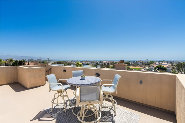 710 11th Street, Hermosa Beach CA: https://media.crmls.org/medias/b23c7429-5369-4110-88b9-530d1144b072.jpg