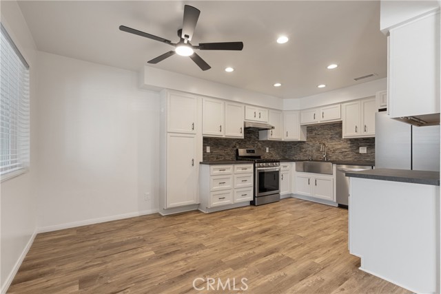 Detail Gallery Image 9 of 30 For 1919 Sherry #37,  Santa Ana,  CA 92705 - 3 Beds | 2 Baths