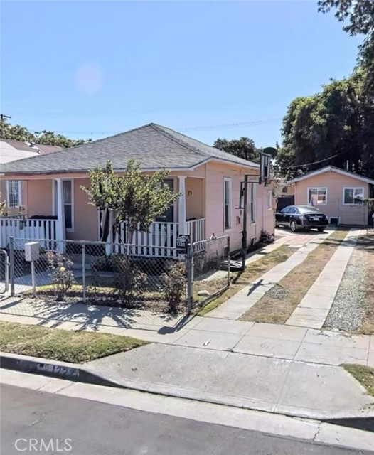 1220 1222 E 49th Street, Los Angeles CA: https://media.crmls.org/medias/b23d71ae-1828-4ab4-b060-acb3deeac1ba.jpg