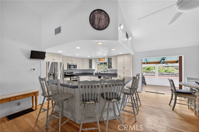 Detail Gallery Image 18 of 69 For 1528 York Dr, Vista,  CA 92084 - 3 Beds | 2 Baths