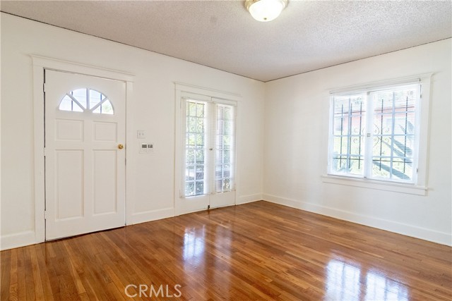 890 Worcester Avenue, Pasadena CA: https://media.crmls.org/medias/b23eb73b-40c0-4478-a4a2-c1f05d7f756b.jpg