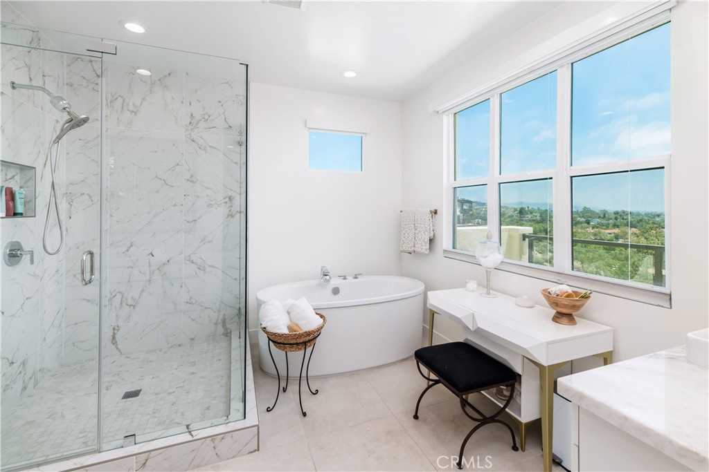 MLS #OC25256638 image #32