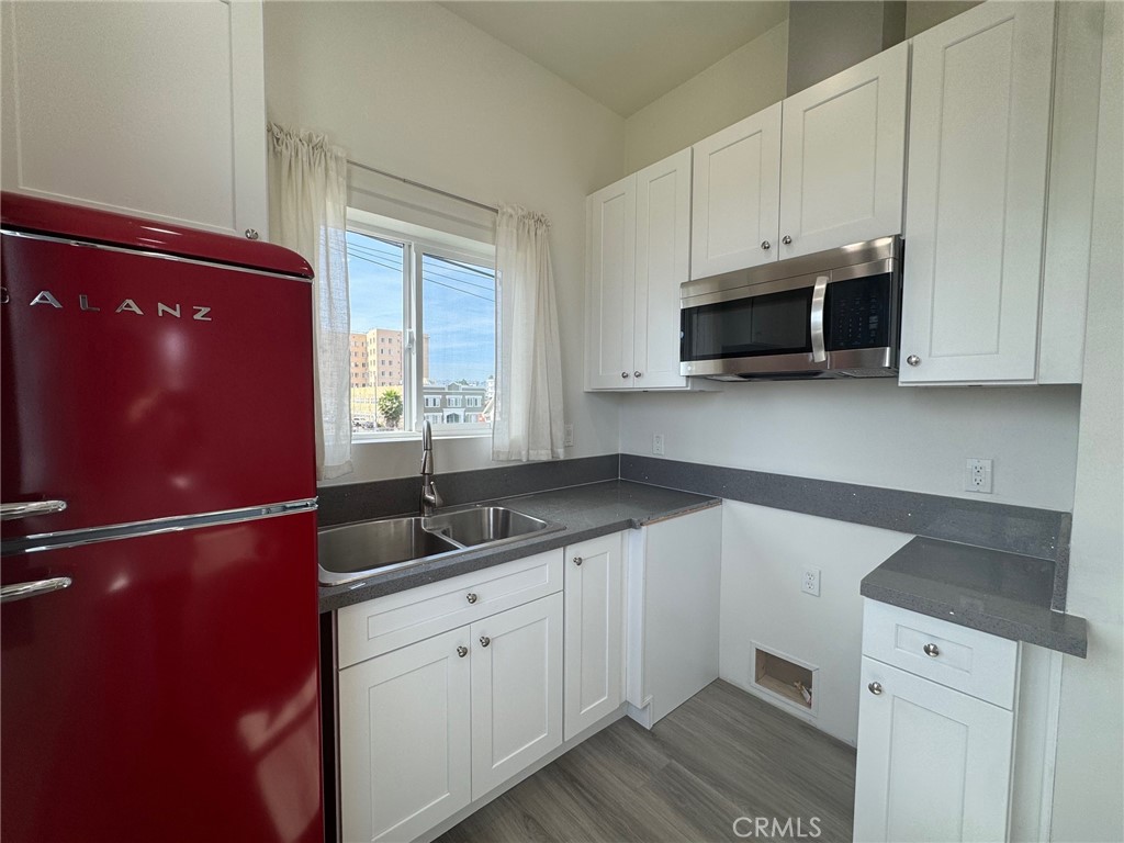 1/2 N Serrano Avenue