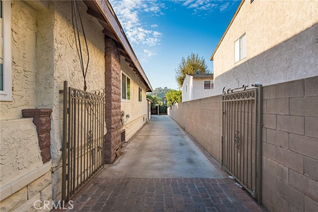 Detail Gallery Image 27 of 28 For 900 E Garfield Ave a,  Glendale,  CA 91205 - 3 Beds | 2 Baths