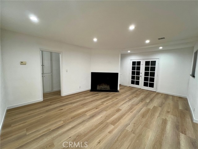 Detail Gallery Image 2 of 13 For 18656 Runnymede Street, Reseda,  CA 91335 - 3 Beds | 2 Baths