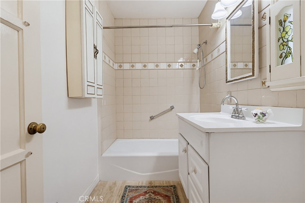 https://media.crmls.org/medias/b23fac14-4648-499b-9478-b9dade55092b.jpg?preset=X-Large