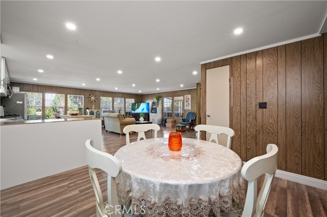 19817 Grand Avenue, Lake Elsinore CA: https://media.crmls.org/medias/b23fc950-9d73-471e-917d-7be6ffb341b4.jpg