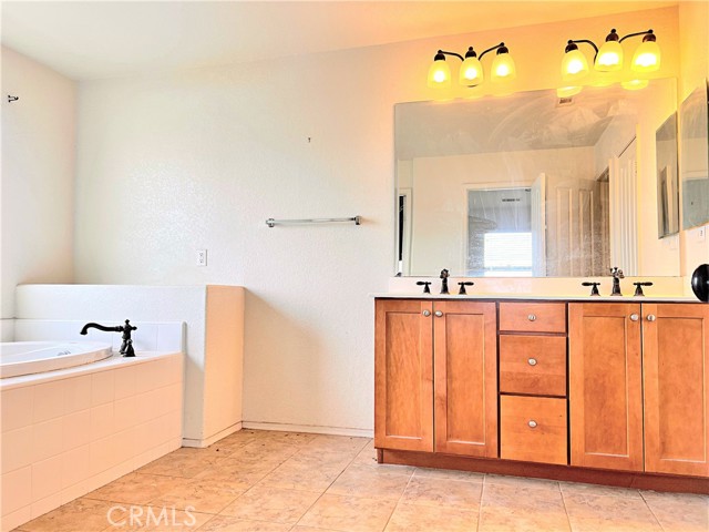 Detail Gallery Image 21 of 51 For 2745 Garnet Ln, Lancaster,  CA 93535 - 5 Beds | 3 Baths