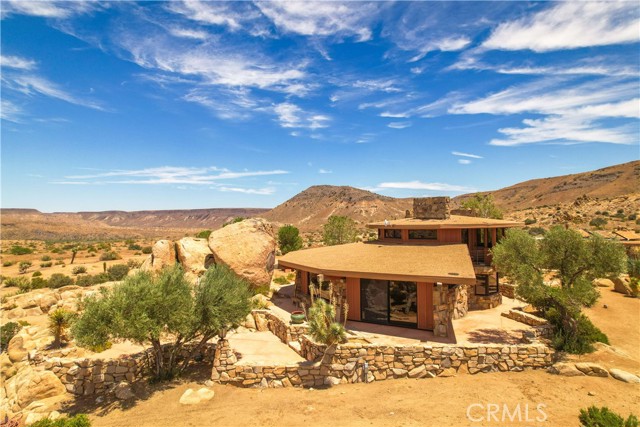 Detail Gallery Image 14 of 75 For 55290 Flying Tigers Road Rd, Pioneertown,  CA 92268 - 4 Beds | 3 Baths