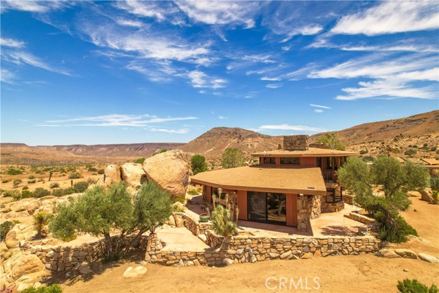 Detail Gallery Image 14 of 75 For 55290 Flying Tigers Rd, Pioneertown,  CA 92268 - 4 Beds | 3 Baths