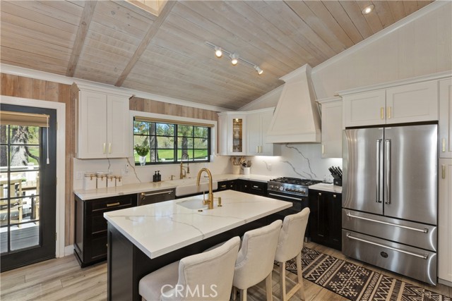 Detail Gallery Image 16 of 50 For 1053 Club View Dr, Big Bear Lake,  CA 92315 - 2 Beds | 2 Baths
