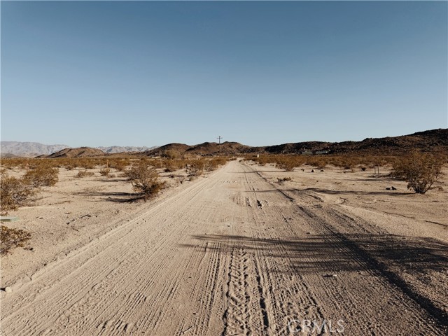 1853 Winfield Road, Joshua Tree CA: https://media.crmls.org/medias/b24165e1-9fcd-479c-aa05-17b50fa0f22e.jpg