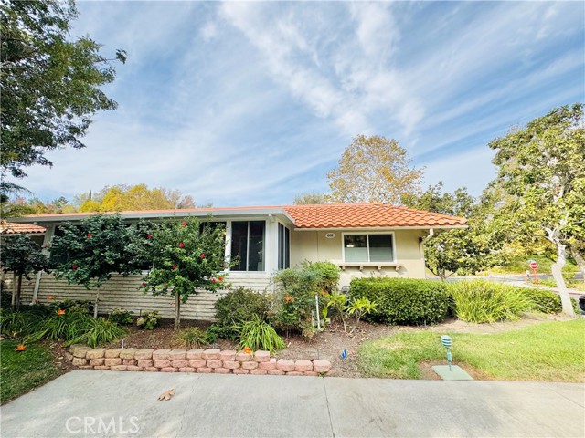 Detail Gallery Image 2 of 37 For 662 via Los Altos #P,  Laguna Woods,  CA 92637 - 2 Beds | 2 Baths