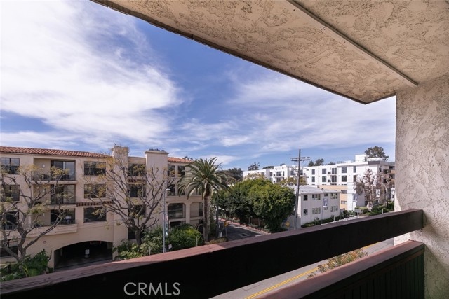 Detail Gallery Image 10 of 31 For 530 S Barrington #305,  Los Angeles,  CA 90049 - 2 Beds | 2 Baths