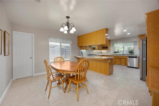7705 Terry John Avenue, Bakersfield CA: https://media.crmls.org/medias/b242d0c4-055c-4104-819c-477e6606144c.jpg