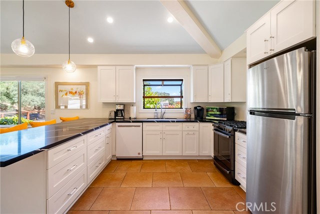 Detail Gallery Image 12 of 65 For 204 18th St, Paso Robles,  CA 93446 - 5 Beds | 4 Baths