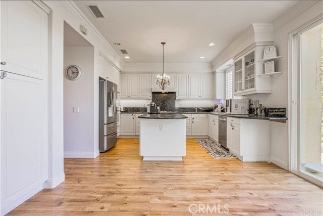 Detail Gallery Image 10 of 27 For 26852 Cottonwood Ct, Valencia,  CA 91381 - 4 Beds | 3 Baths