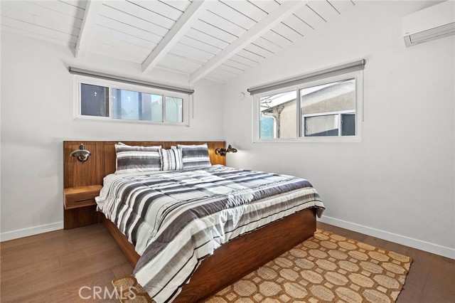 200 Moonstone Street, Manhattan Beach CA: https://media.crmls.org/medias/b24382a5-5912-4b5c-a033-ee1a1b0a7c8b.jpg