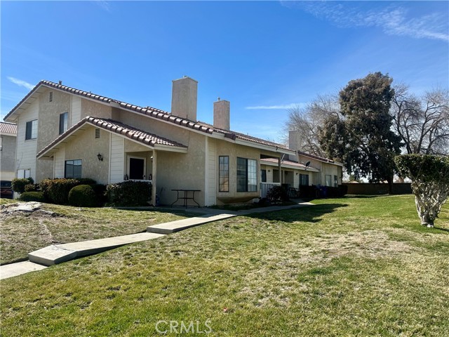 43731 8th E Street, Lancaster CA: https://media.crmls.org/medias/b2450d52-ae5a-4920-a2e0-7b152bf4205d.jpg
