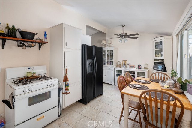 Detail Gallery Image 13 of 23 For 19026 Stillmore, Canyon Country,  CA 91351 - 3 Beds | 1 Baths