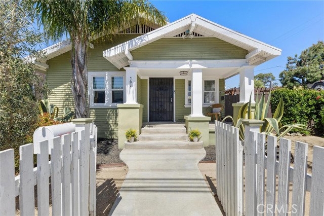 1641 10th Street, Long Beach, California 90813, 3 Bedrooms Bedrooms, ,1 BathroomBathrooms,Single Family Residence,For Sale,10th,SB24052177