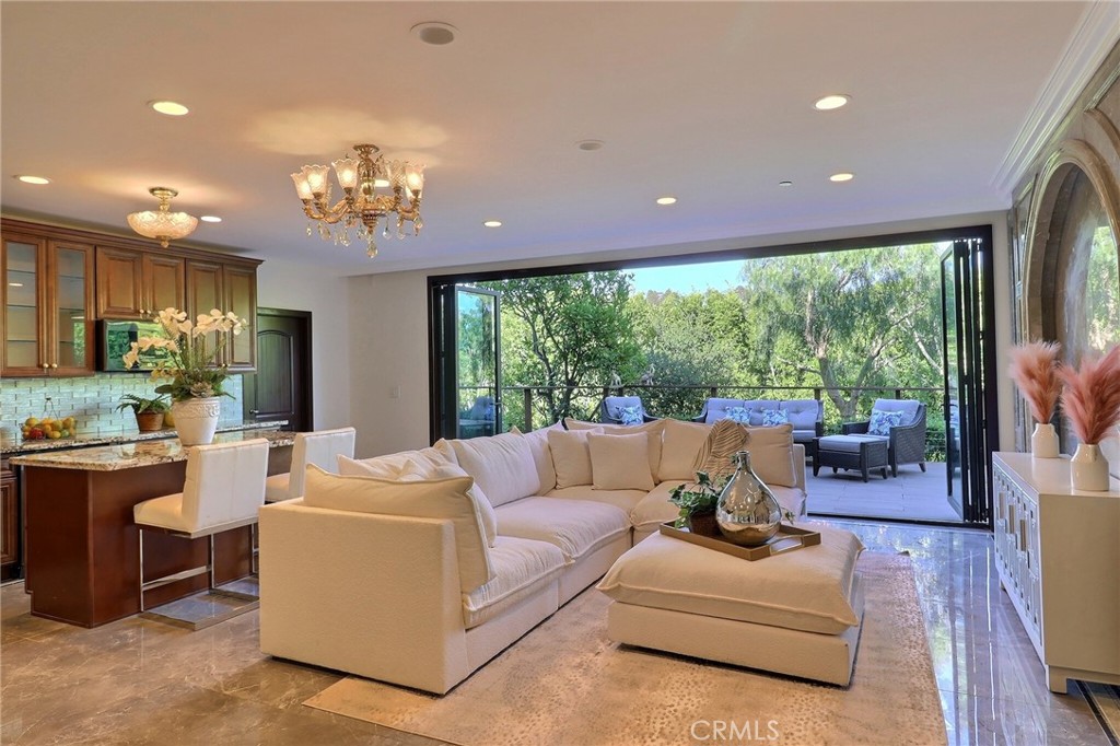 MLS #WS25153368 img 40