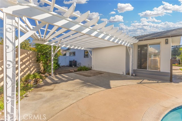 325 Echo Court, San Bernardino CA: https://media.crmls.org/medias/b245a8c0-2269-4bc5-9976-f73b7402e881.jpg