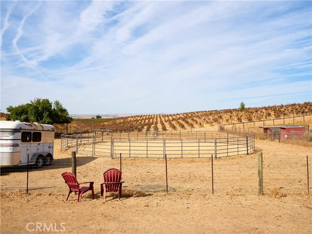 Round pen area