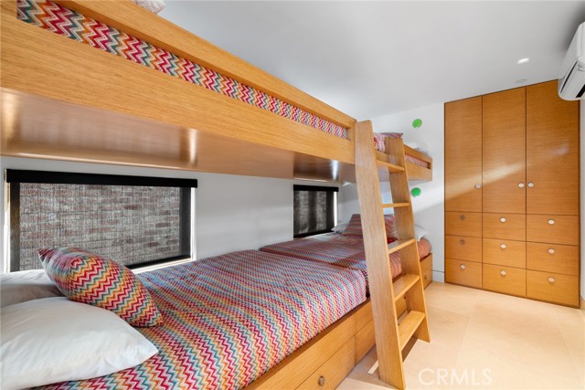 Detail Gallery Image 22 of 32 For 1509 E Bay Ave, Newport Beach,  CA 92661 - 4 Beds | 4/1 Baths