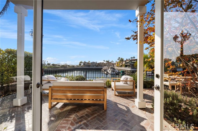 Detail Gallery Image 11 of 44 For 6230 Napoli Ct, Long Beach,  CA 90803 - 4 Beds | 4 Baths