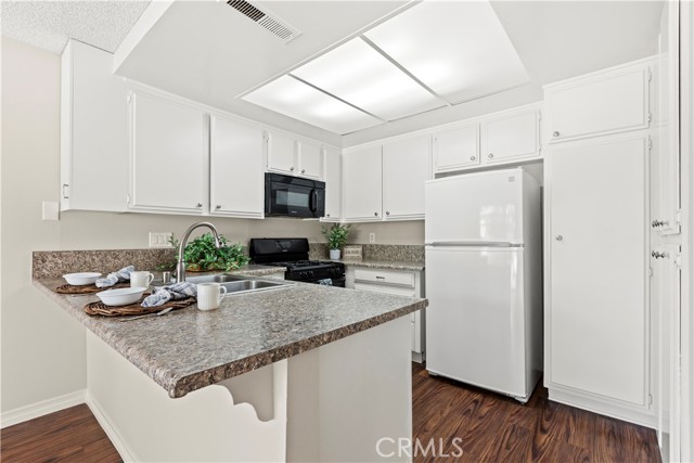 Detail Gallery Image 13 of 36 For 16962 Westwood Ln #19,  Huntington Beach,  CA 92647 - 3 Beds | 2/1 Baths