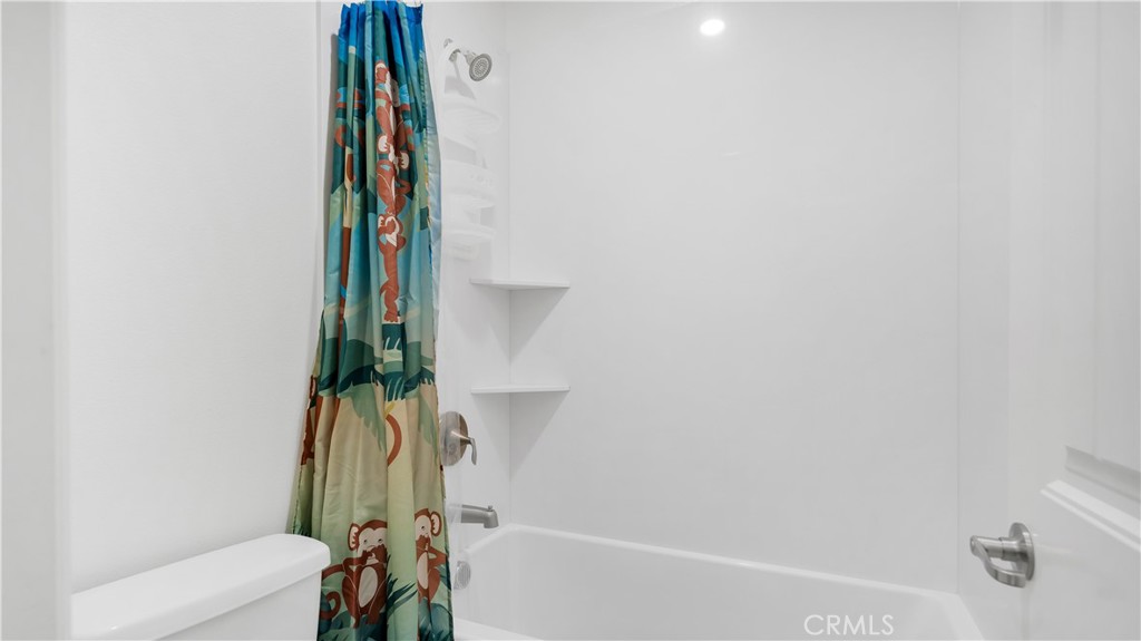 https://media.crmls.org/medias/b248afeb-30b1-4b97-8b59-3f710d93633a.jpg?preset=X-Large