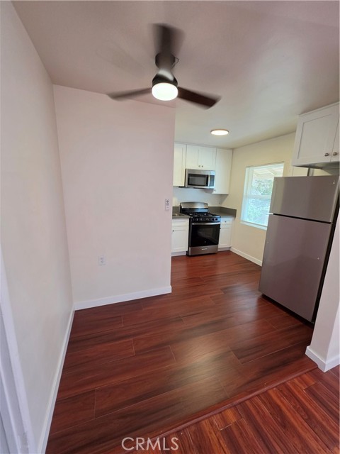 Detail Gallery Image 3 of 10 For 5863 Whitnall #4,  North Hollywood,  CA 91601 - 2 Beds | 1 Baths