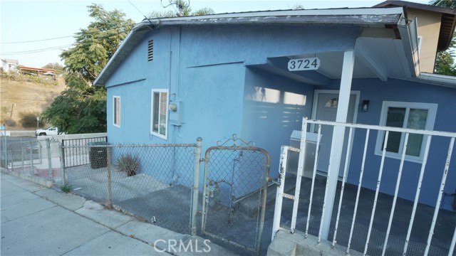 Detail Gallery Image 3 of 28 For 3724 Folsom St, Los Angeles,  CA 90063 - 2 Beds | 1 Baths