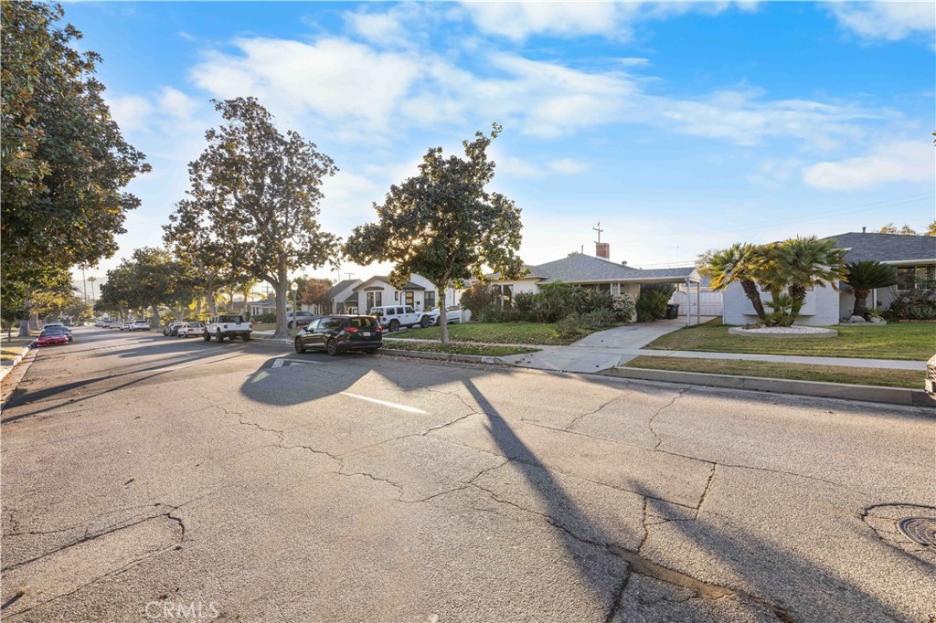https://media.crmls.org/medias/b24aba0b-2af4-4e6f-9af9-9b11c49b4cab.jpg?preset=X-Large