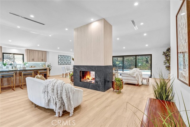 6847 Katherine, Van Nuys CA: https://media.crmls.org/medias/b24b401a-8d70-43c1-8138-6cd82f091650.jpg