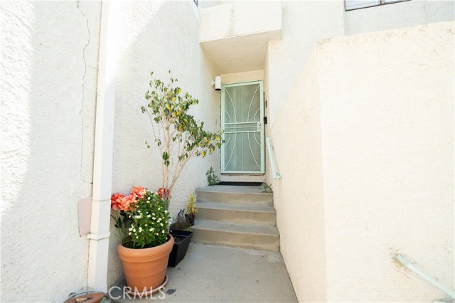 Detail Gallery Image 2 of 20 For 7311 Kester Ave #10,  Van Nuys,  CA 91405 - 2 Beds | 2 Baths