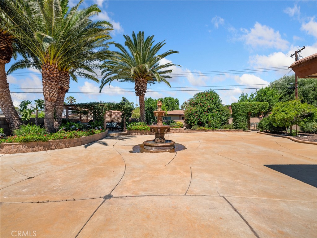 https://media.crmls.org/medias/b24c3f68-4708-488d-8d97-9b26f79ee367.jpg?preset=X-Large