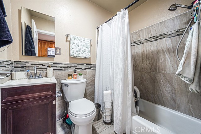 2525 S Cochran Avenue, Los Angeles CA: https://media.crmls.org/medias/b24c4fc7-2e5d-4c1c-8e60-90cdd7bafee6.jpg