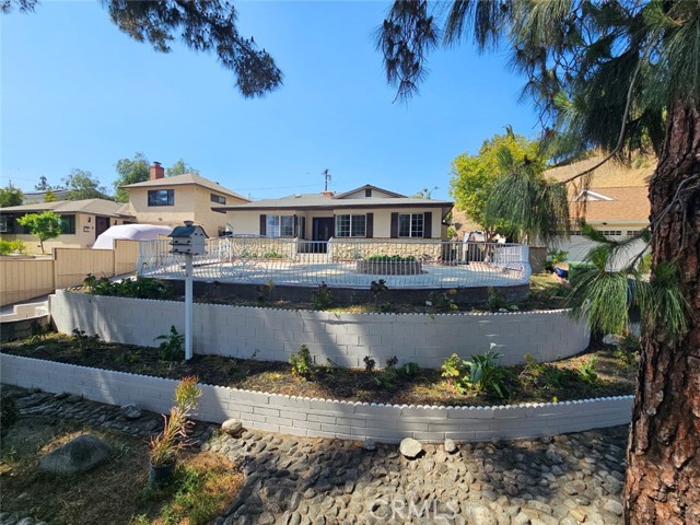 9951 Glencrest Circle, Sun Valley CA: https://media.crmls.org/medias/b24cb509-569c-49aa-b873-78ecd1aafa98.jpg