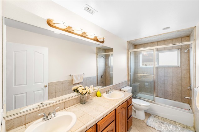 939 Via Camino, Wilmington CA: https://media.crmls.org/medias/b24cef0d-e392-45c6-8705-4f1cd89b71de.jpg