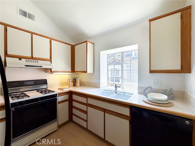20725 E Crest Ln, Walnut CA: https://media.crmls.org/medias/b24d2f41-b55d-4699-adc7-0989c25e4dd8.jpg