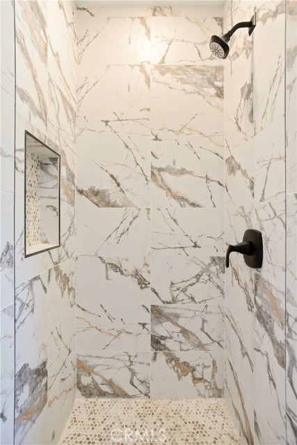 Detail Gallery Image 16 of 27 For 5201 Anahurst, South Gate,  CA 90280 - 3 Beds | 2 Baths