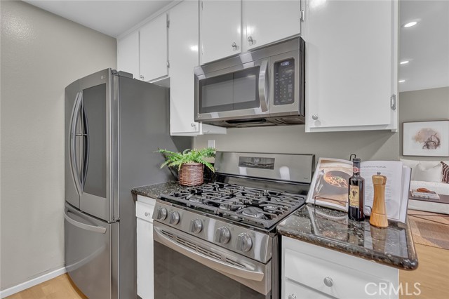 Detail Gallery Image 10 of 41 For 3907 La Crescenta Avenue #208,  La Crescenta,  CA 91214 - 1 Beds | 1 Baths