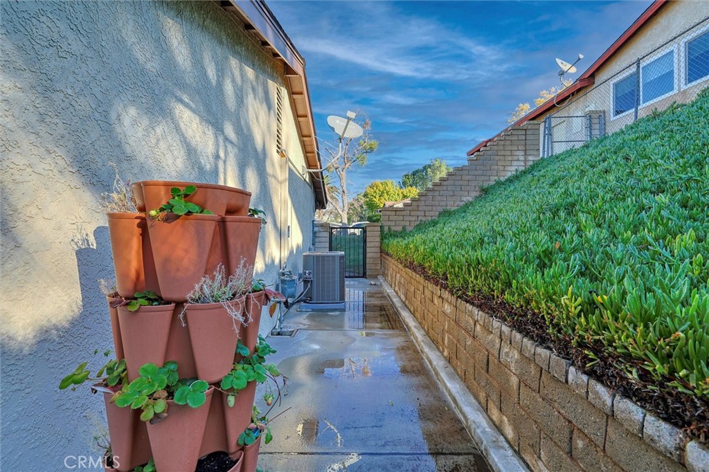 MLS #OC25261411 image #32