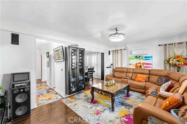 Detail Gallery Image 6 of 36 For 512 W 41st Pl, Los Angeles,  CA 90037 - 4 Beds | 2 Baths